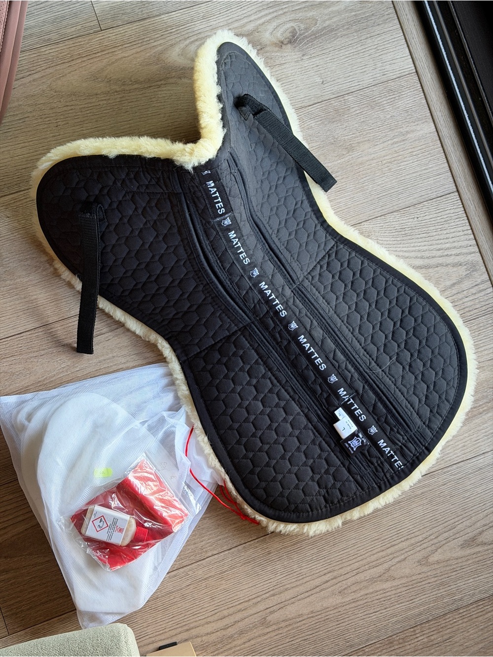 MATTES Black Sheepskin Lined Jump/GP Half Pad size Large